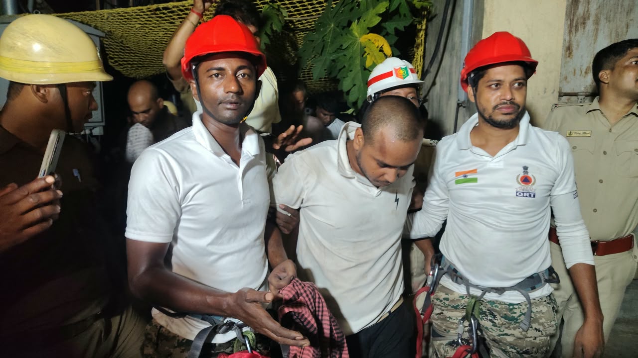 Rescue of a person from Mobile Tower in Murshidabad