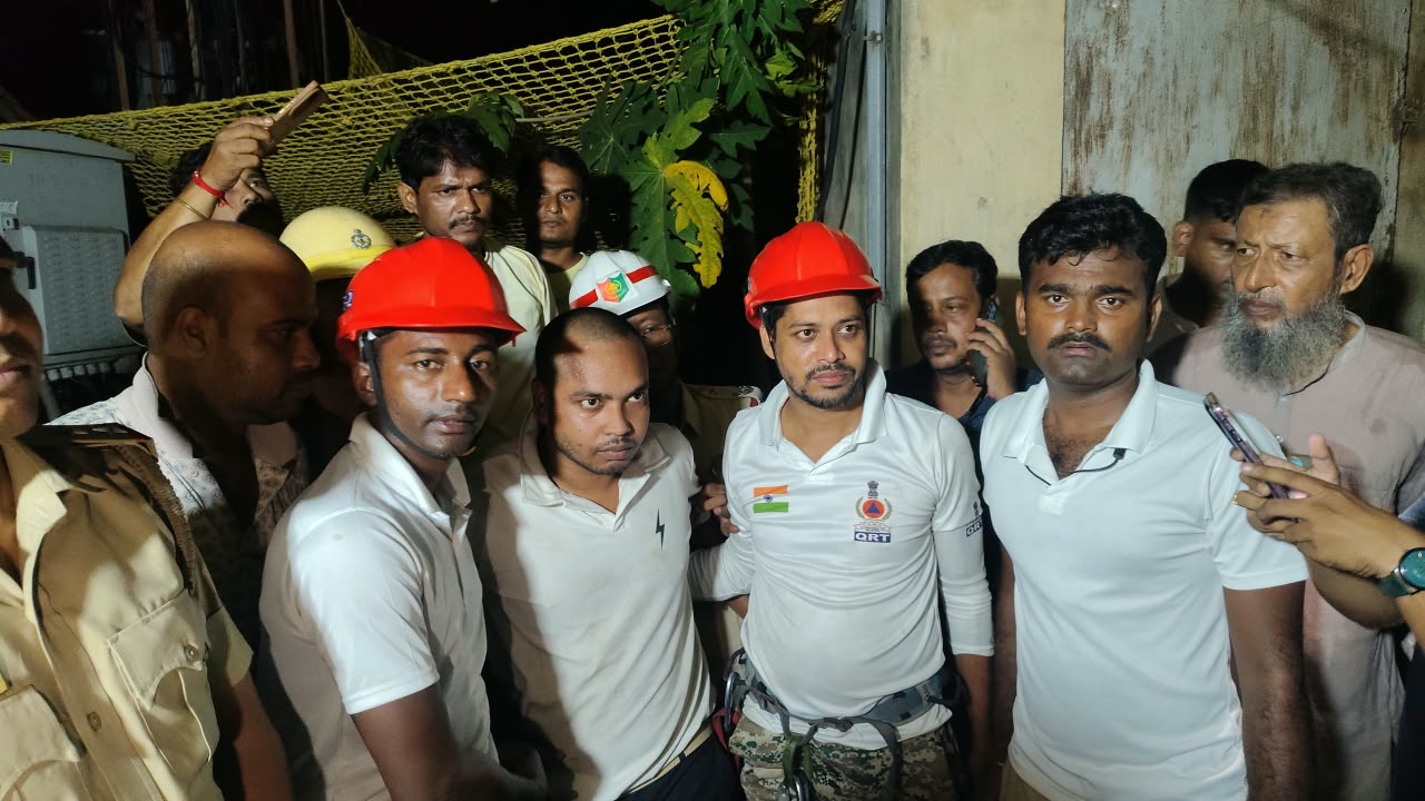 Rescue of a person from Mobile Tower in Murshidabad